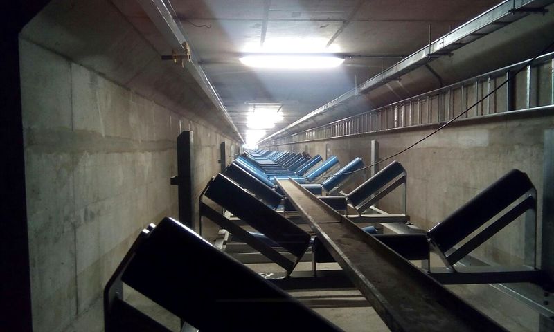 Estaciones de carga de correa transportadora instaladas en túnel